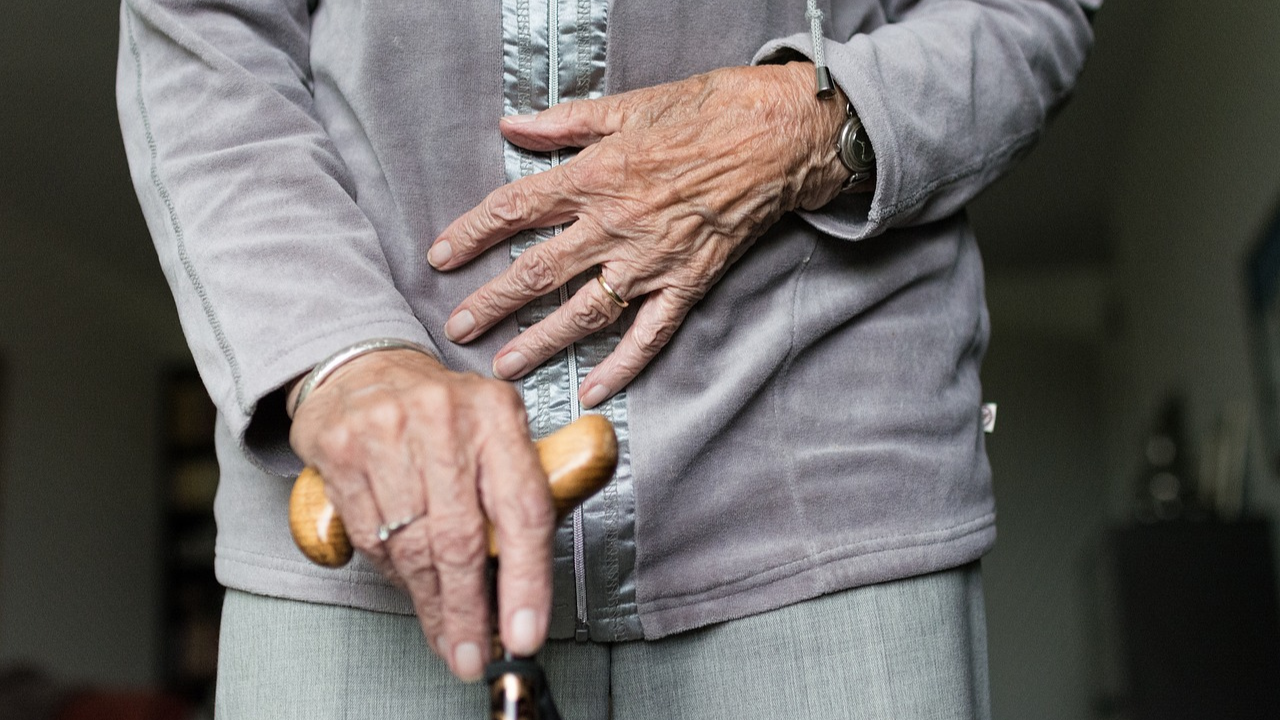 The Benefits Of Seniors Using A Walking Cane